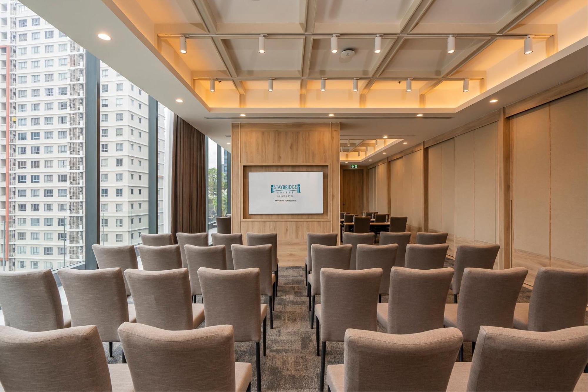 Staybridge Suites Bangkok Sukhumvit By Ihg Exterior photo